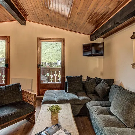 Apartment Les Nantillons, Alpes Agency, Central Chamonix, Sleeps 6-8 * Chamonix