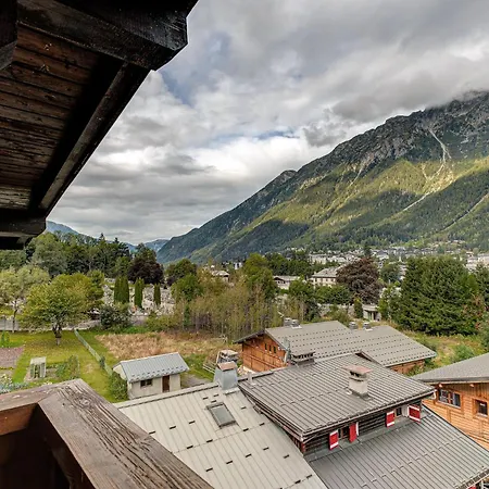 Apartment Les Nantillons, Alpes Agency, Central Chamonix, Sleeps 6-8