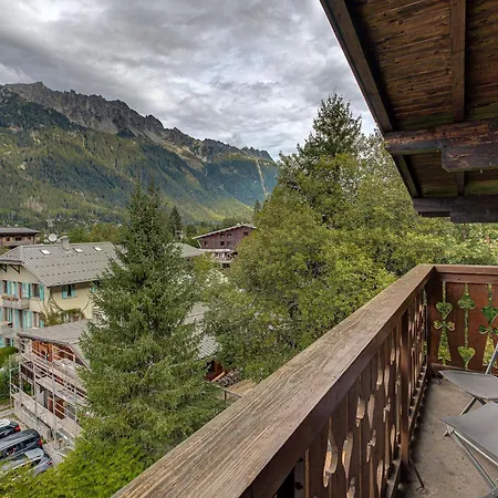 Apartment Apartment Les Nantillons, Alpes Agency, Central Chamonix, Sleeps 6-8
