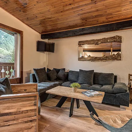 Apartment Les Nantillons, Alpes Agency, Central Chamonix, Sleeps 6-8 Chamonix