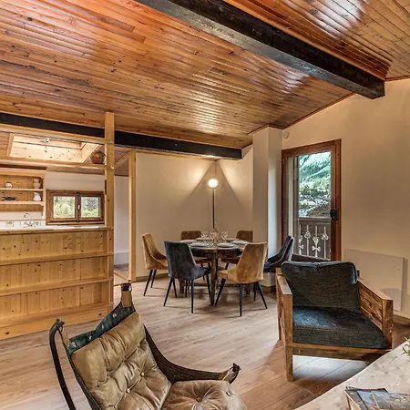 Apartment Les Nantillons, Alpes Agency, Central Chamonix, Sleeps 6-8 *