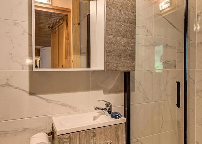 Appartamento Apartment Les Nantillons, Alpes Agency, Central Chamonix, Sleeps 6-8