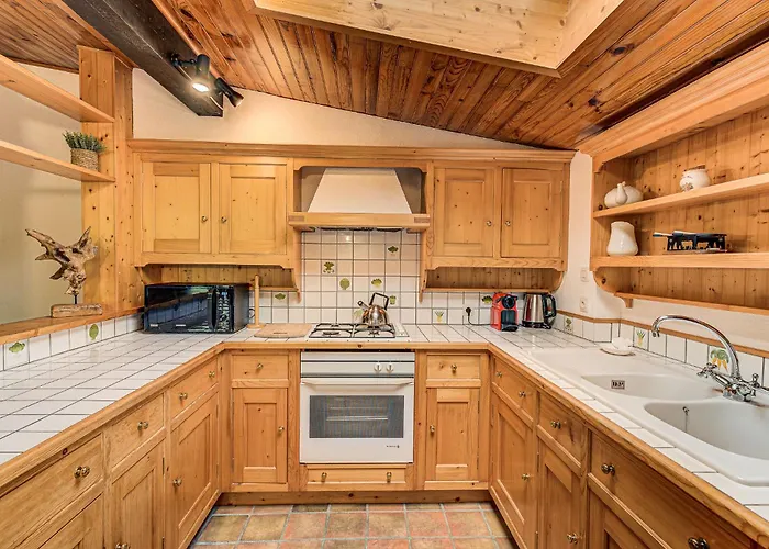 Apartment Les Nantillons, Alpes Agency, Central Chamonix, Sleeps 6-8 Appartamento *