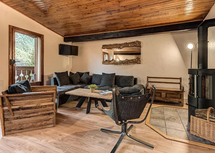 Apartment Les Nantillons, Alpes Agency, Central Chamonix, Sleeps 6-8 Apartment Chamonix