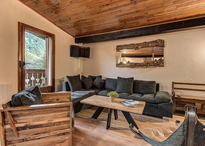 Apartment Les Nantillons, Alpes Agency, Central Chamonix, Sleeps 6-8 Chamonix