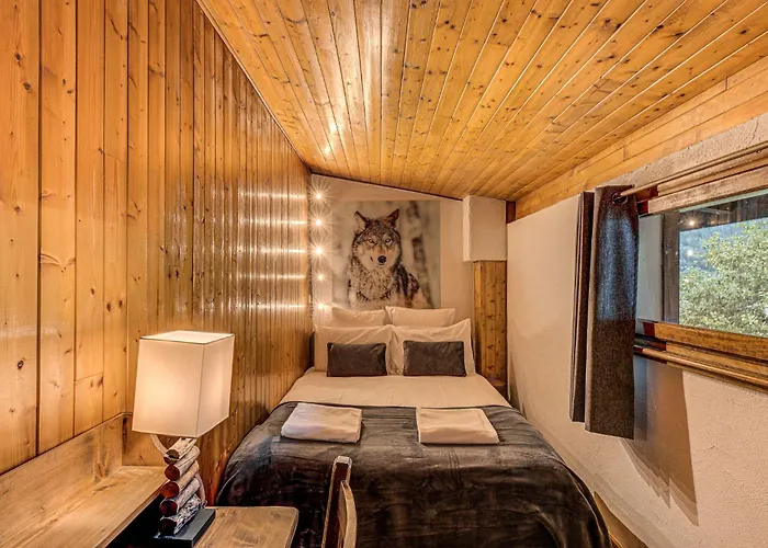 Apartment Apartment Les Nantillons, Alpes Agency, Central Chamonix, Sleeps 6-8