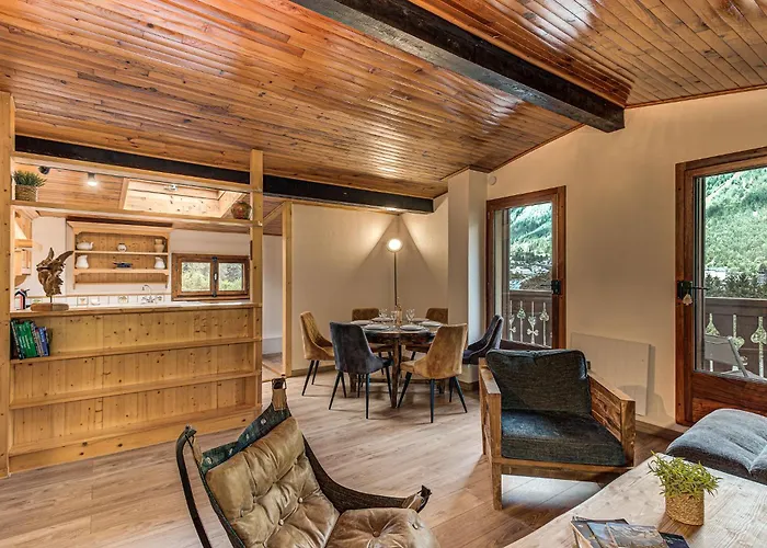 Apartment Les Nantillons, Alpes Agency, Central Chamonix, Sleeps 6-8 *