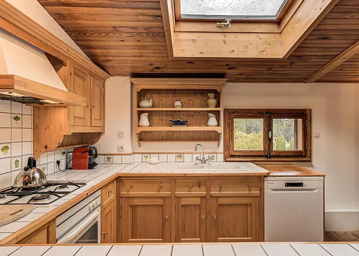 Apartment Les Nantillons, Alpes Agency, Central Chamonix, Sleeps 6-8 Chamonix