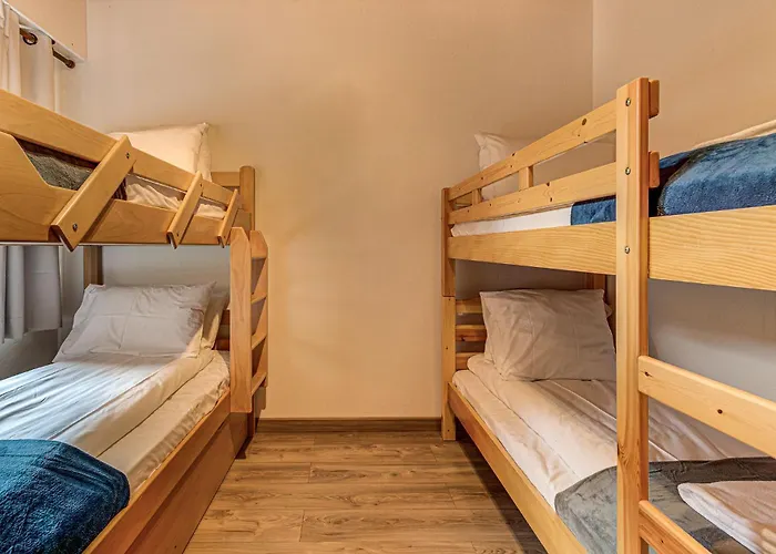 Apartment Les Nantillons, Alpes Agency, Central Chamonix, Sleeps 6-8